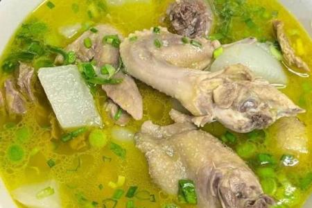 鸡和什么食材搭配炖汤最有营养且味道鲜美？