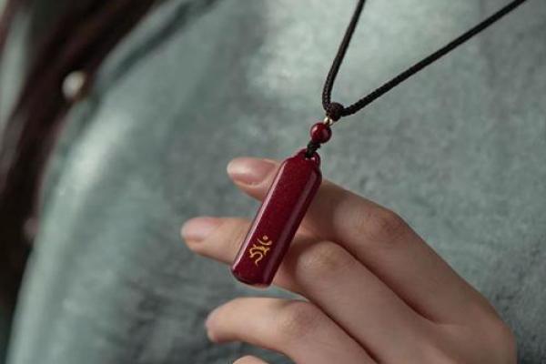 属蛇的人适合戴朱砂吗 生肖蛇能带朱砂吗