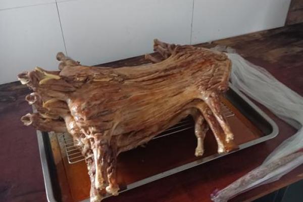 ‌飞蛾扑火打一准确生肖 → 羊（羊如扑火，自寻死路）‌
