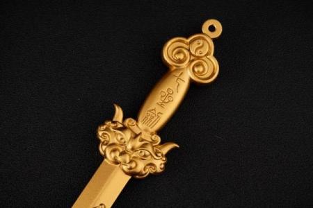 宝剑应该挂在家里的什么位置合适 宝剑应该挂在家中哪个位置