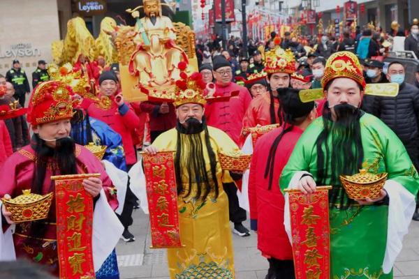 财神爷和神位能在一起摆放吗 财神和财神可以放一起吗