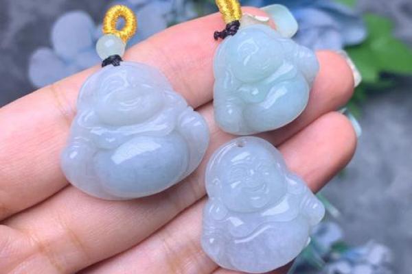 什么属相不能戴翡翠 什么属相不能戴翡翠大肚佛吊坠