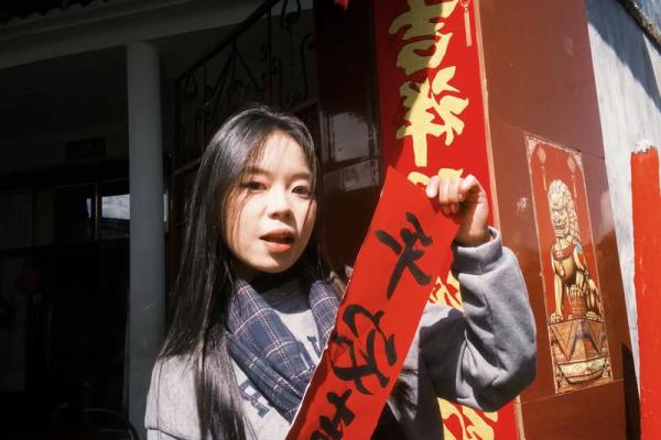 ‌年头月尾打一肖 → 蛇‌（岁首年终，蛇尾衔头）