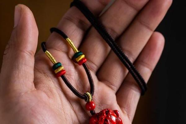 属羊人可以戴朱砂吗 属羊的人可以戴貔貅吗