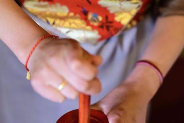 小孩子可以戴朱砂吗 小孩可以佩戴朱砂饰品吗