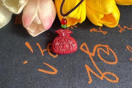 朱砂应该带哪只手好 朱砂应该戴在哪只手