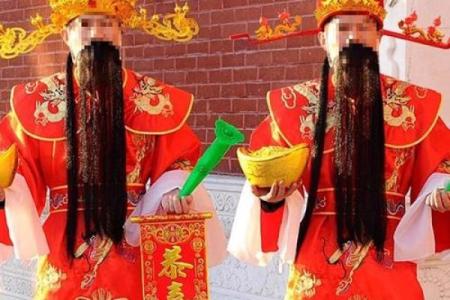 给财神爷披红正确的披法 财神爷披袍怎么披