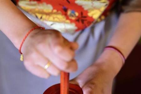 小孩子可以戴朱砂吗 小孩可以佩戴朱砂饰品吗