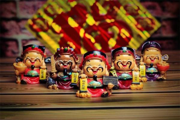 财神爷摆放方向 财神爷摆放方向面朝西
