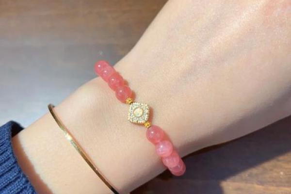 本命年兔女生佩戴什么好(本命年属兔的戴什么好)