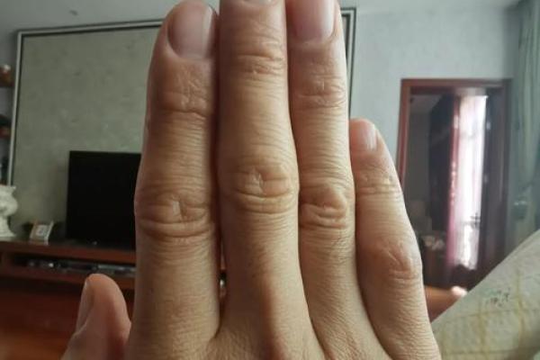 食指和无名指一样长有什么说法 食指与无名指一样长手相