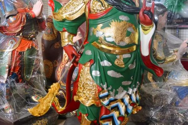 家中有财神爷和关公应该怎么摆放 关公和财神爷应该放在左边还是右边