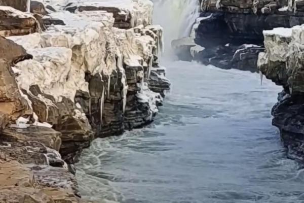 ‌黄河水清是什么生肖‌：龙，龙为水中神兽，黄河水清寓意祥瑞降临