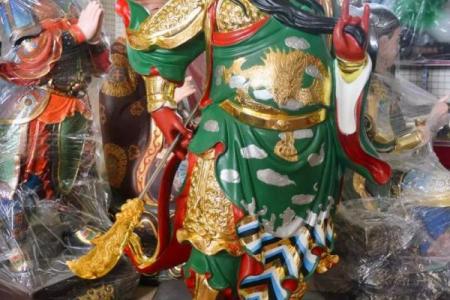 家中有财神爷和关公应该怎么摆放 关公和财神爷应该放在左边还是右边