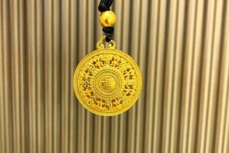 黄金八宝罗盘什么属相不能戴 女士戴八宝罗盘好吗