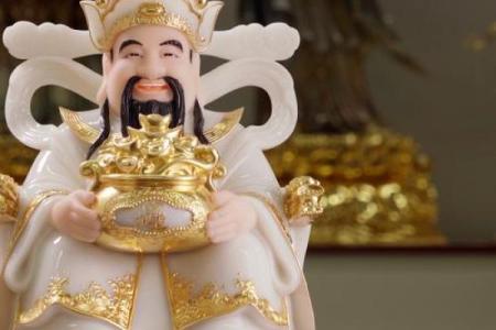 摆财神爷的正确朝向 财神摆件朝向