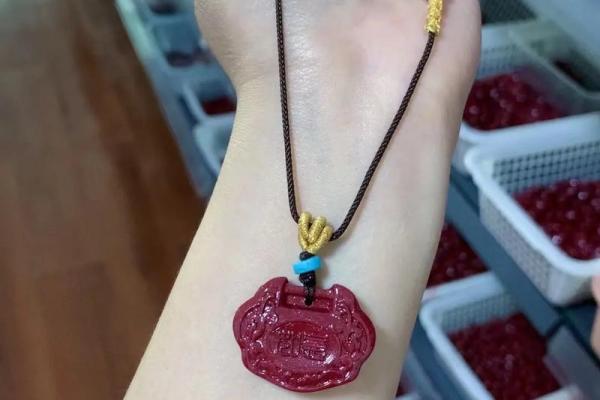 戴朱砂项链有什么禁忌 戴朱砂项链对身体的影响