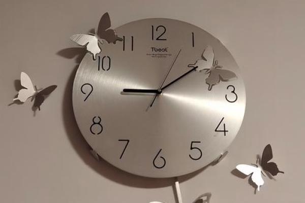 家里的石英钟挂在什么位置好 家里的石英钟挂在什么位置好一点