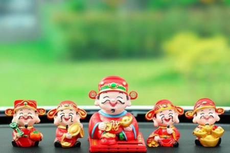 财神爷放车里好吗 财神爷一般放客厅的什么位置好
