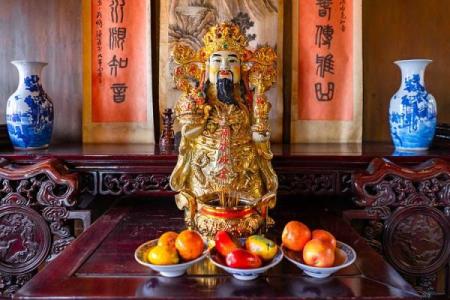 财神爷坐东朝西摆放可以吗 财神爷坐东向西好不好