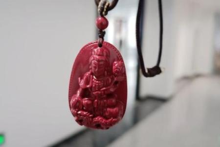 属鼠的适合戴朱砂吗 属鼠的能带朱砂吊坠吗