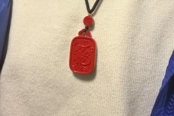属蛇的本命年可以戴朱砂吗 属蛇的人可以佩戴朱砂吗