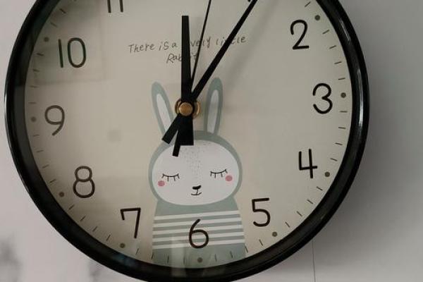 挂钟挂在家里的什么地方最合适 挂钟挂在家里什么位置最好