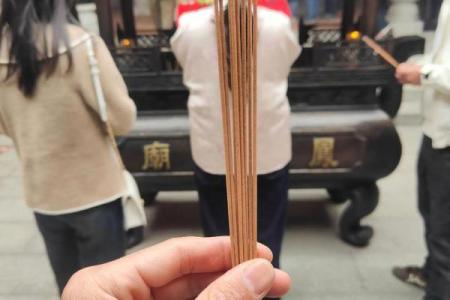 每天给财神上香好吗 财神每天要上几次香