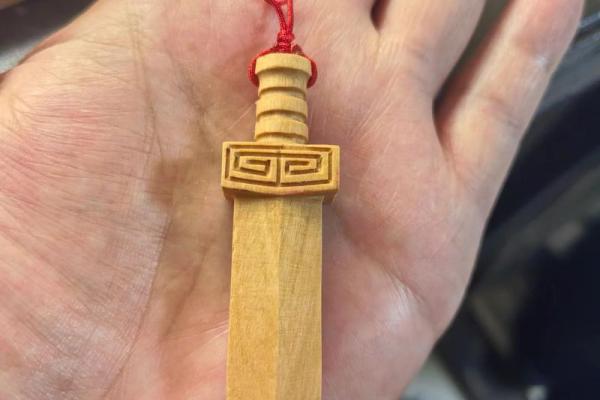 桃木剑挂在家里什么位置最好 桃木剑的正确挂法图片