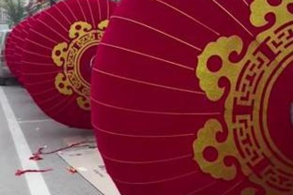 红灯笼挂在家里什么位置好 红灯笼怎么挂好看