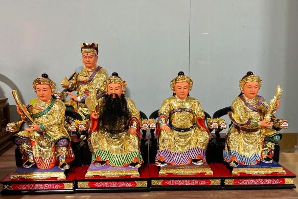 祖师爷和财神爷如何摆放 财神爷和老祖宗可以放一起吗