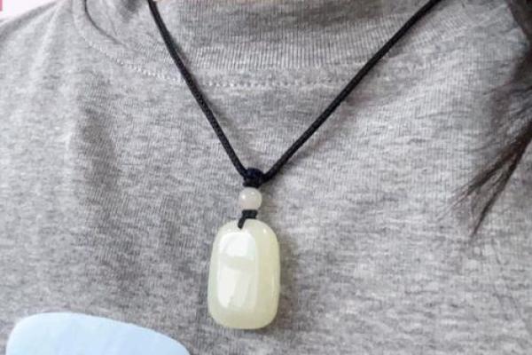 无事牌什么属相不能戴 无事牌玉牌佩戴的禁忌
