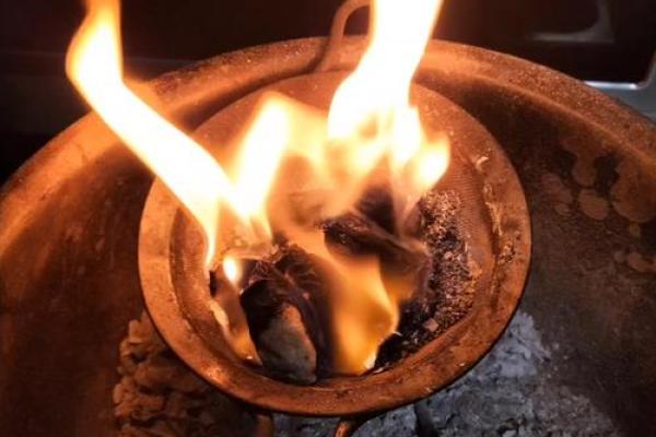 财神爷烧纸的正确方法 财神爷烧纸的正确方法是什么 财神爷烧纸的正确方法 财神爷烧纸的正确方法是什么