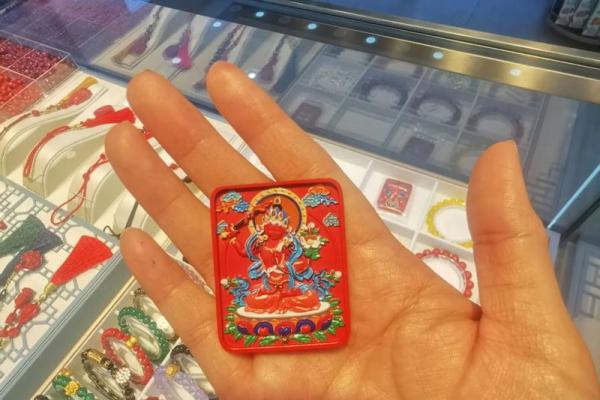 属兔人可以佩戴朱砂吗 属兔的可以戴兔饰品嘛