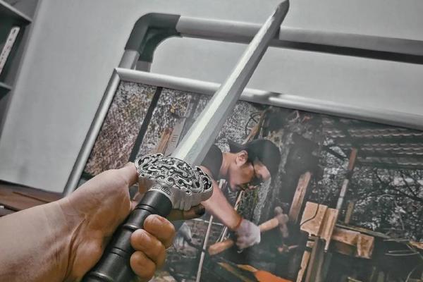 家里挂宝剑有什么讲究 家中挂宝剑吉利吗