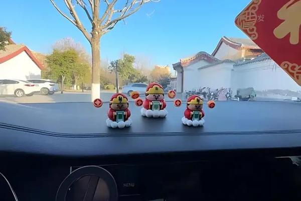 车载财神爷正确摆放 车载财神摆放方位 车载财神爷正确摆放 车载财神摆放方位