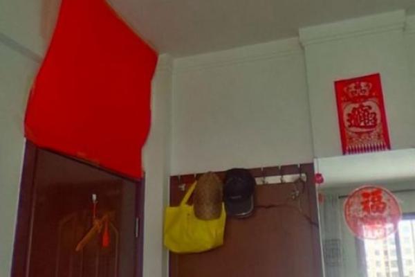 红布挂在家里什么讲究 红布挂在门内还是门外