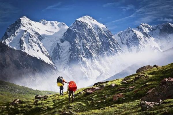翻山越岭是什么生肖(翻山越岭是什么生肖美巡洋舰击落一架美军战斗机)
