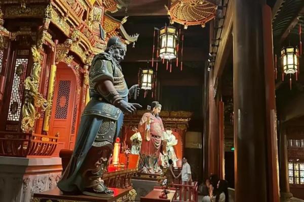 财神爷与三清摆放位置 财神爷可以和三清摆一起吗