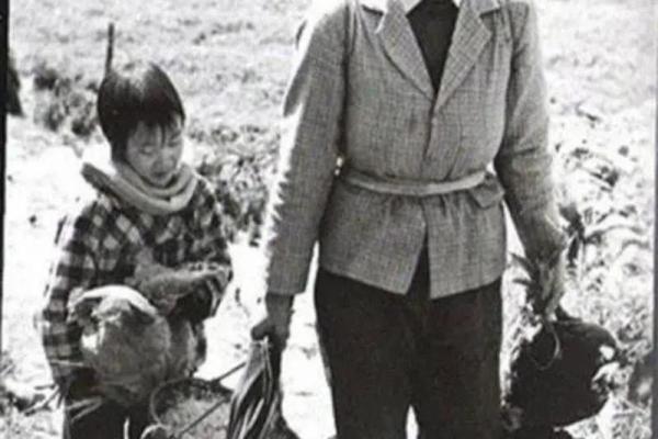 孩子满月回娘家挂线 孩子满月回娘家挂线挂多少钱