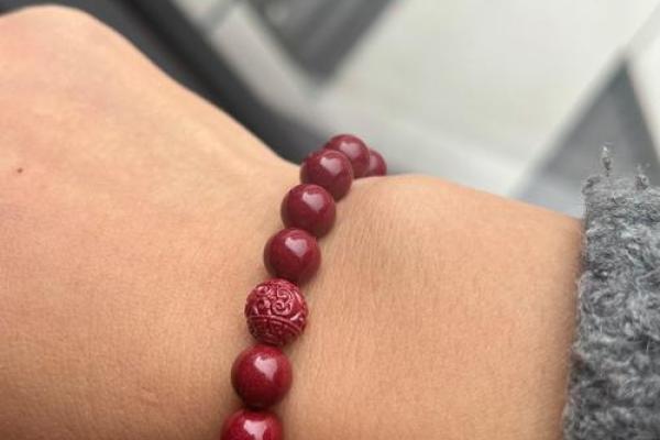 属蛇本命年戴朱砂好吗 属蛇本命年佩戴什么好