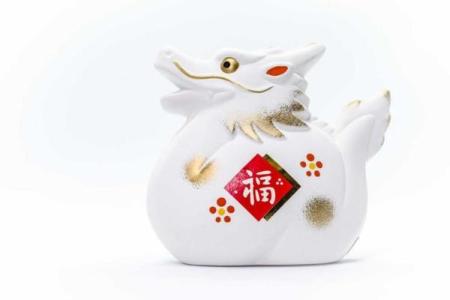 2022年属虎女本命年戴什么好