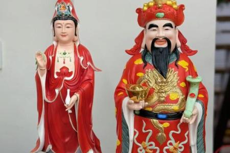 观音跟财神爷应该要怎么左右摆放 观音跟财神怎么摆放的