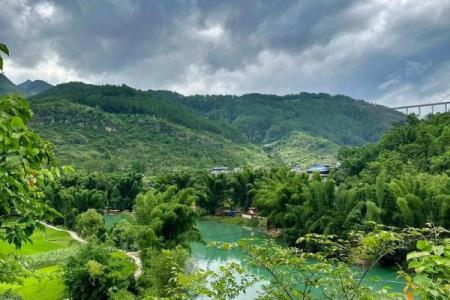 翻山越岭是什么生肖(翻山越岭是什么生肖美巡洋舰击落一架美军战斗机)