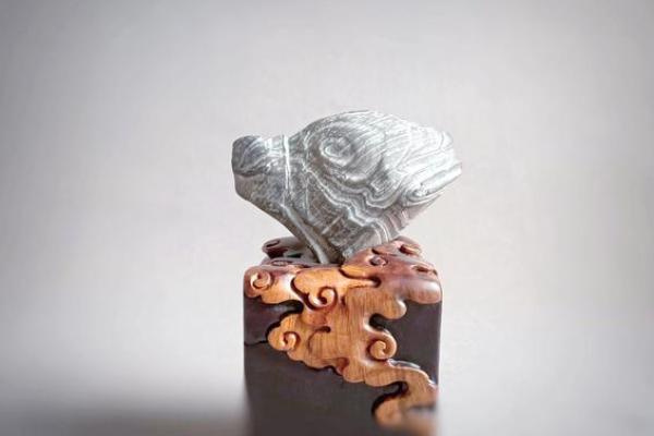 眼花缭乱指的是什么生肖，十二生肖中哪个动物最符合着个成语的含义？
