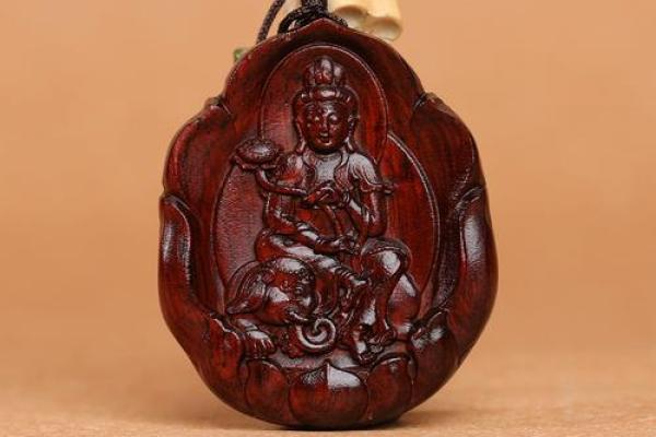 什么属相不能戴檀木 什么属相不能戴檀木吊坠