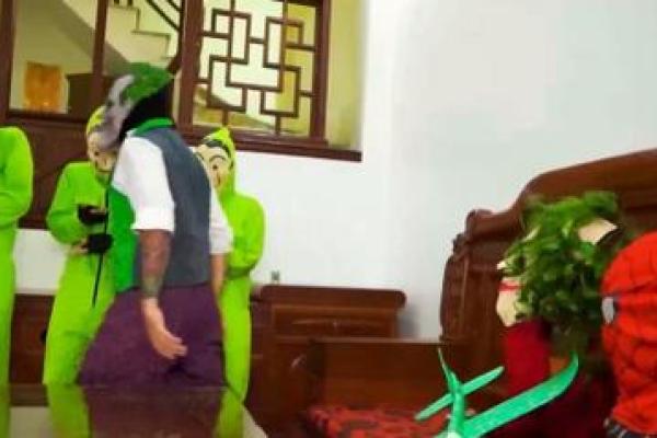 ‌勾心斗角打一生肖 → 蜘蛛‌（蛛网暗结，角斗心机）