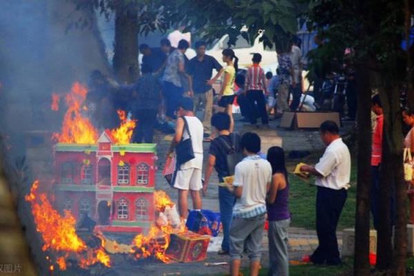 农历七月十五鬼节烧纸钱的最佳时间和正确方法是什么