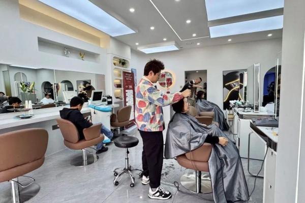 二月二理发店会不会涨价？需要提前预约吗？