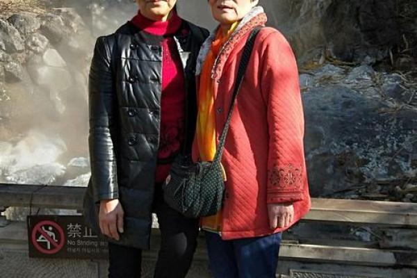 耳热预测(已婚女人右耳朵热的预兆)
